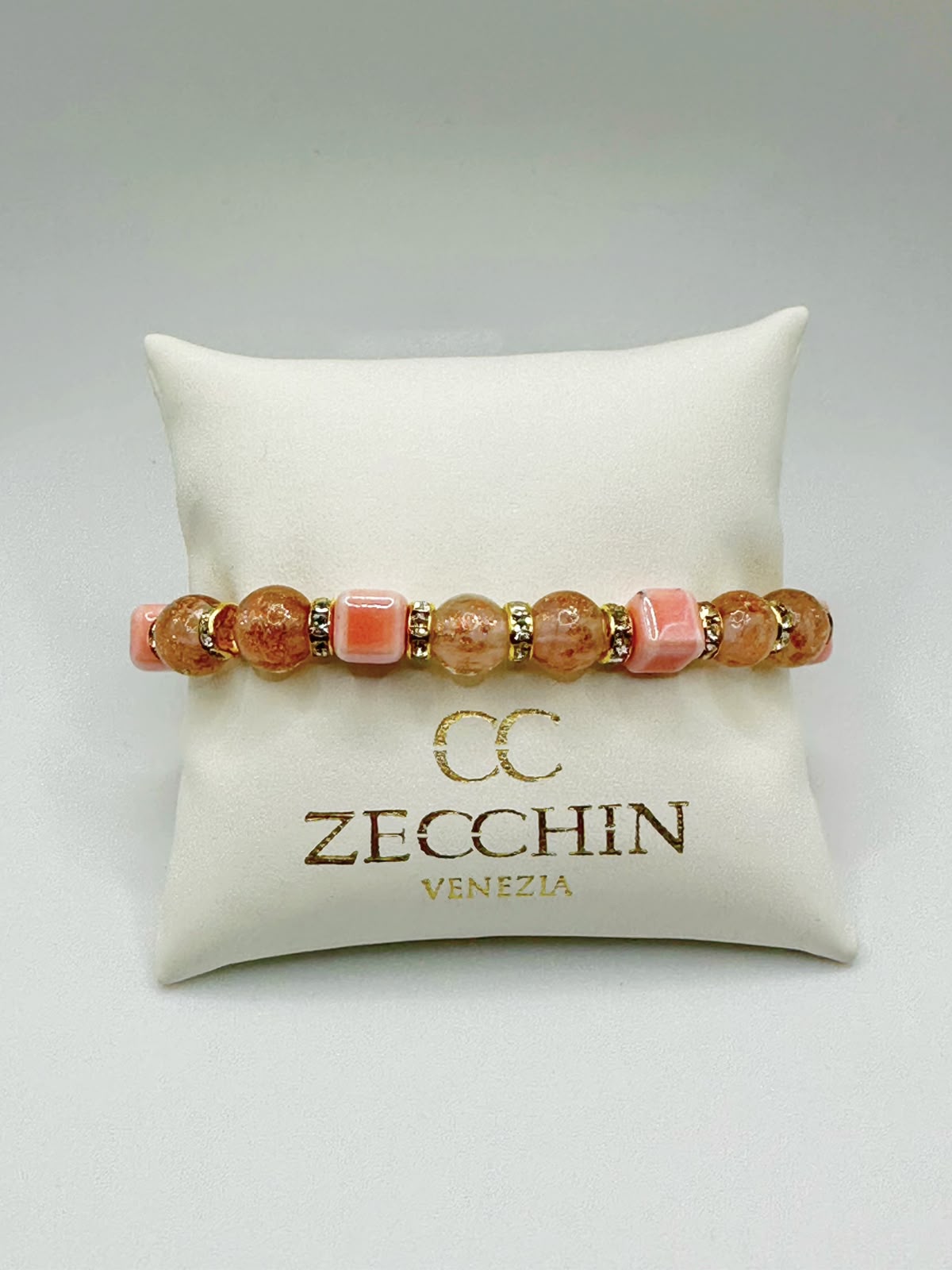 Bracciale Cubo con perle in vetro di Murano, ceramica e polvere d'oro, colore rosa